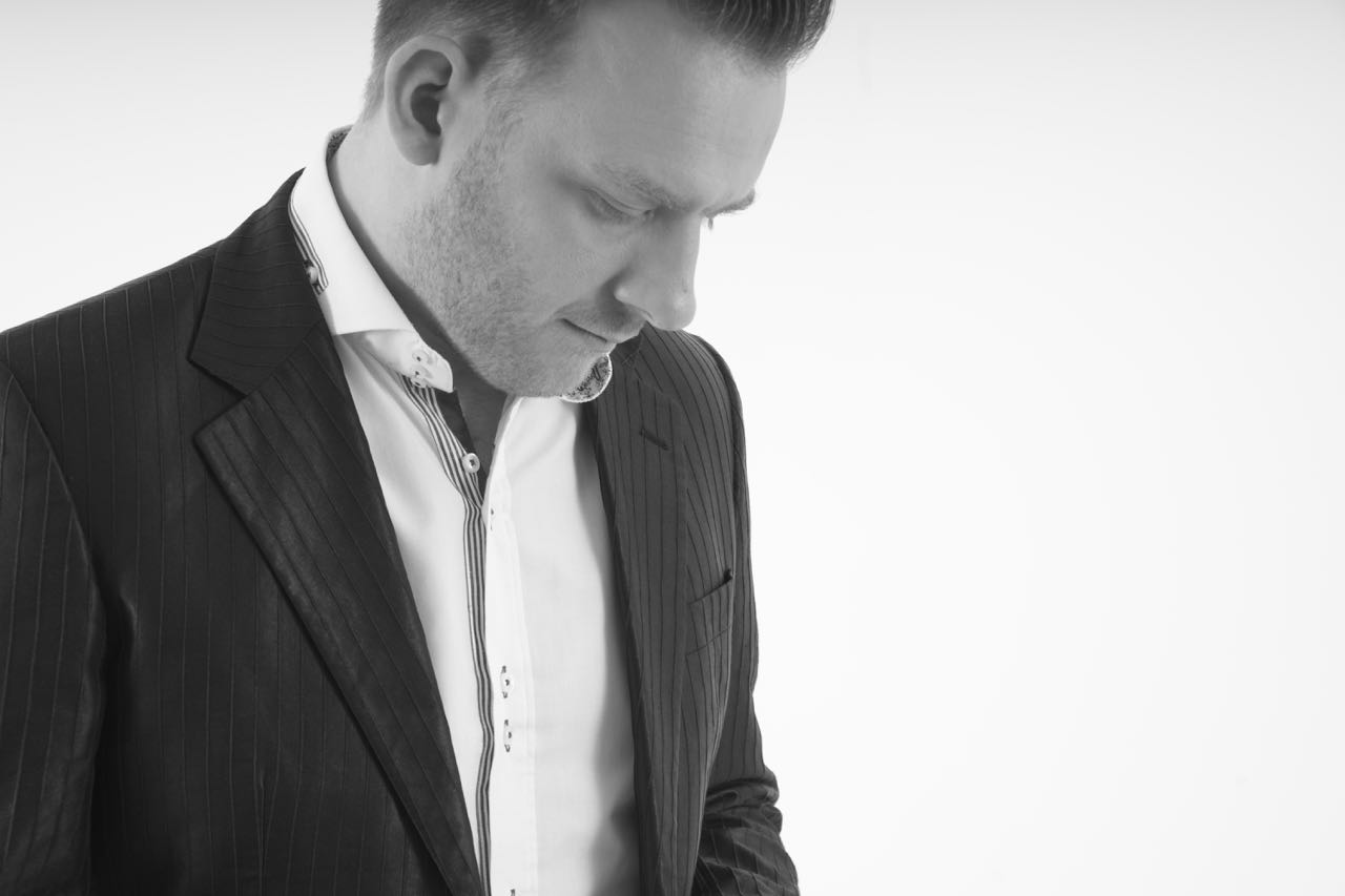 Magician and Illusionist Sean Alexander in UK